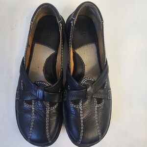 Born Mary Janes Shoes Black Sz 9  Round Toe Strap On Instep Comfort Classic S109